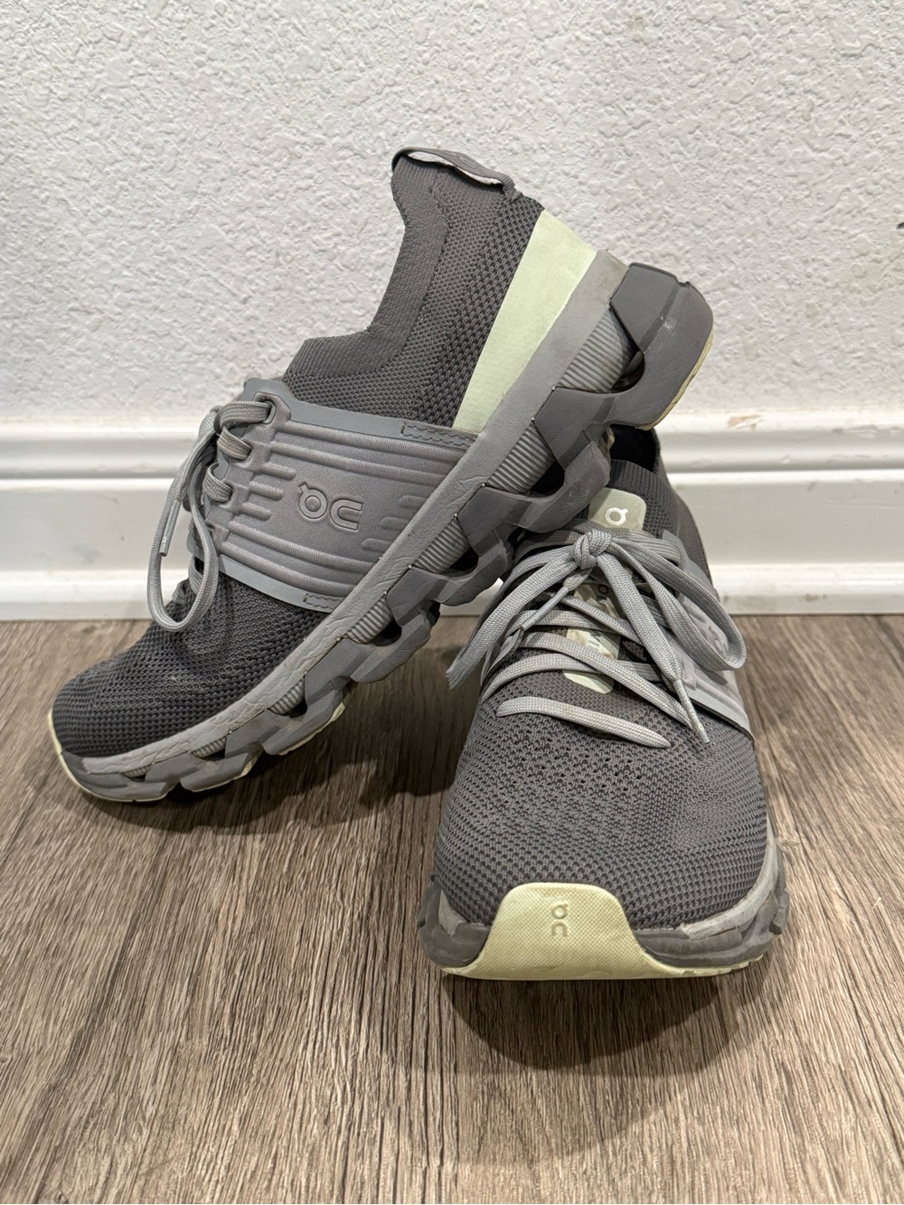 On cloud womens Athletic Shoes 7.5